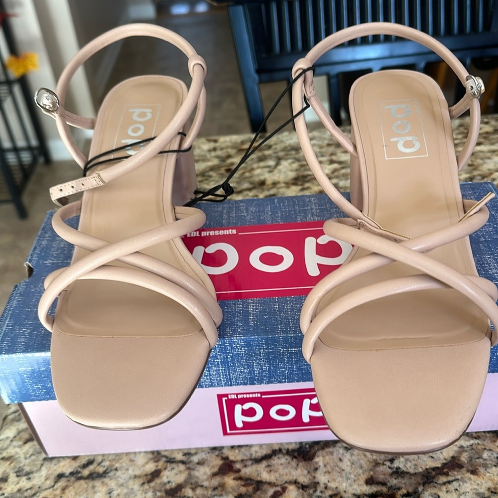Pop agreeable Size 8M blush heels in original box. Brand new